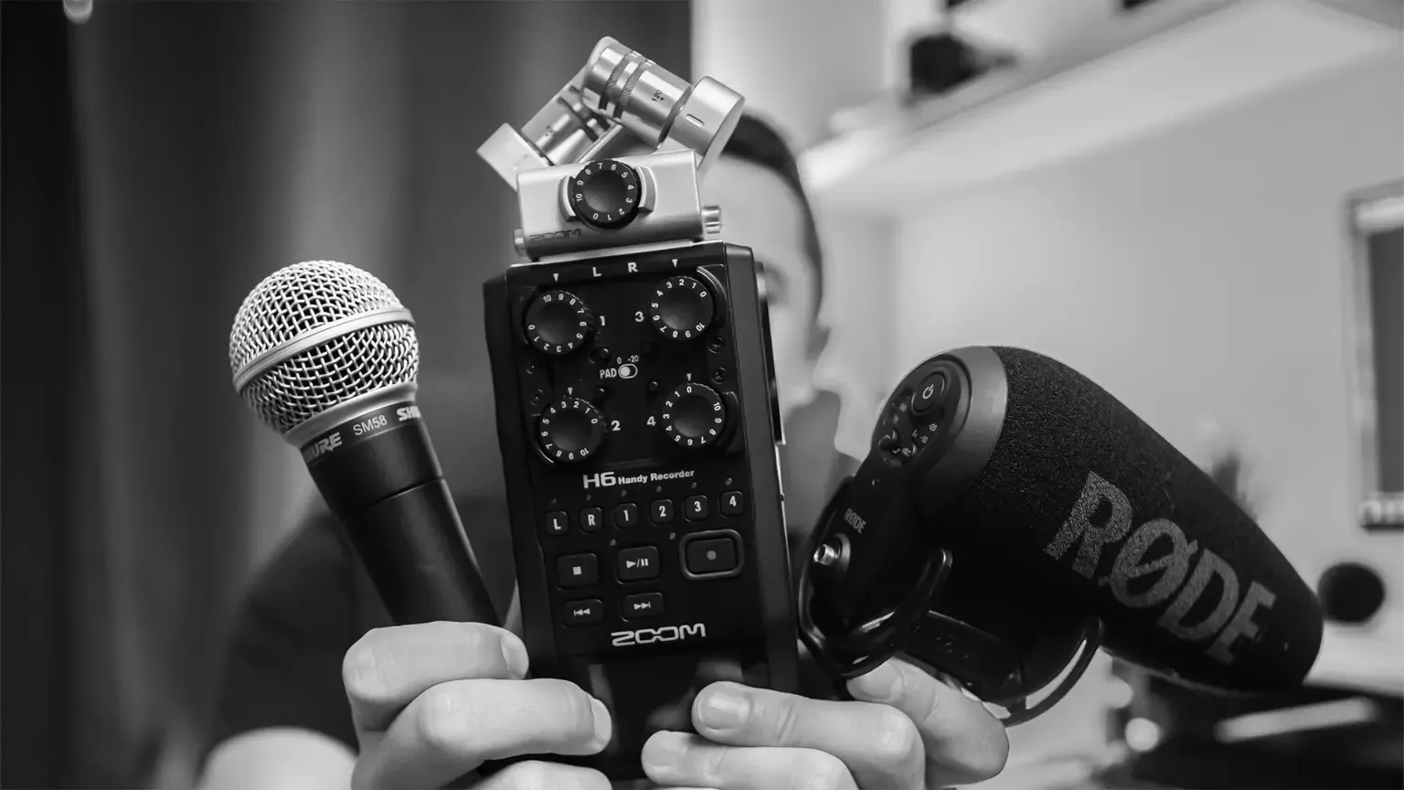 Sprzęt audio przygotowany do realizacji transmisji na żywo